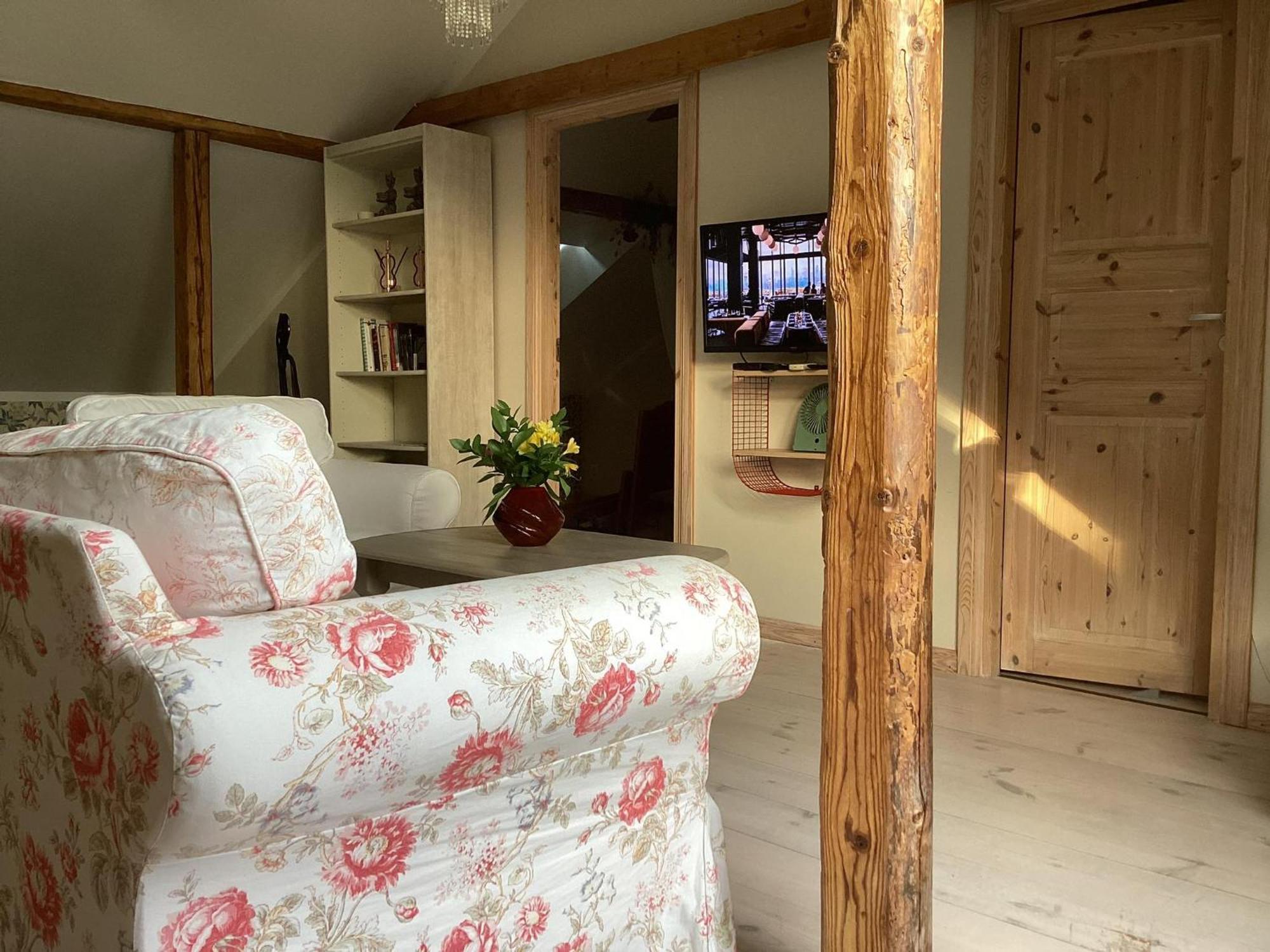 Huoneisto Hygge With Terrace - Charming Cottage-style With Free Parking Friday Evening - Monday Morning